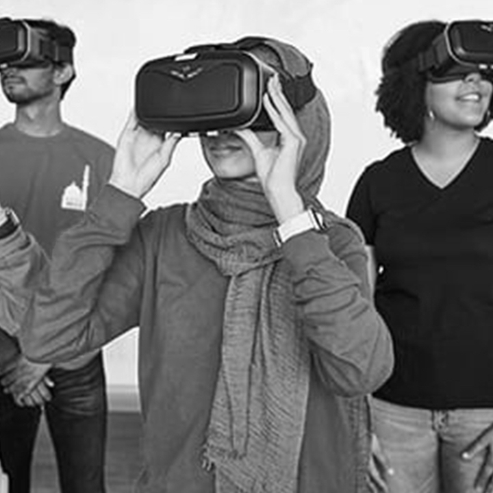 Students exploring virtual reality 